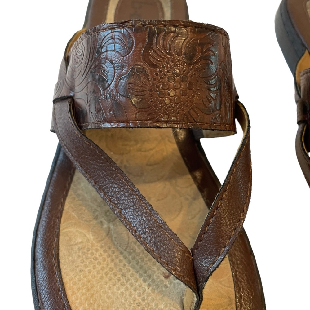 Woman's BOC Reagan Low Heel Thong Sandal Brown Leather with Black Sole Size 8 - Picture 3 of 13